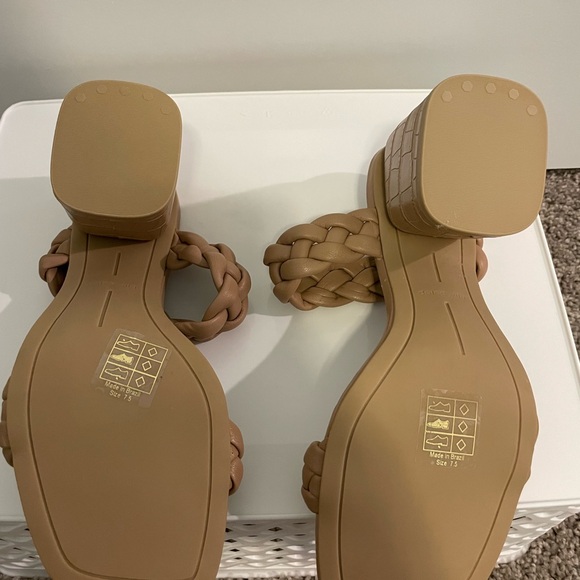 Dolce Vita Women's Braided Tan Sandals - Picture 5 of 6